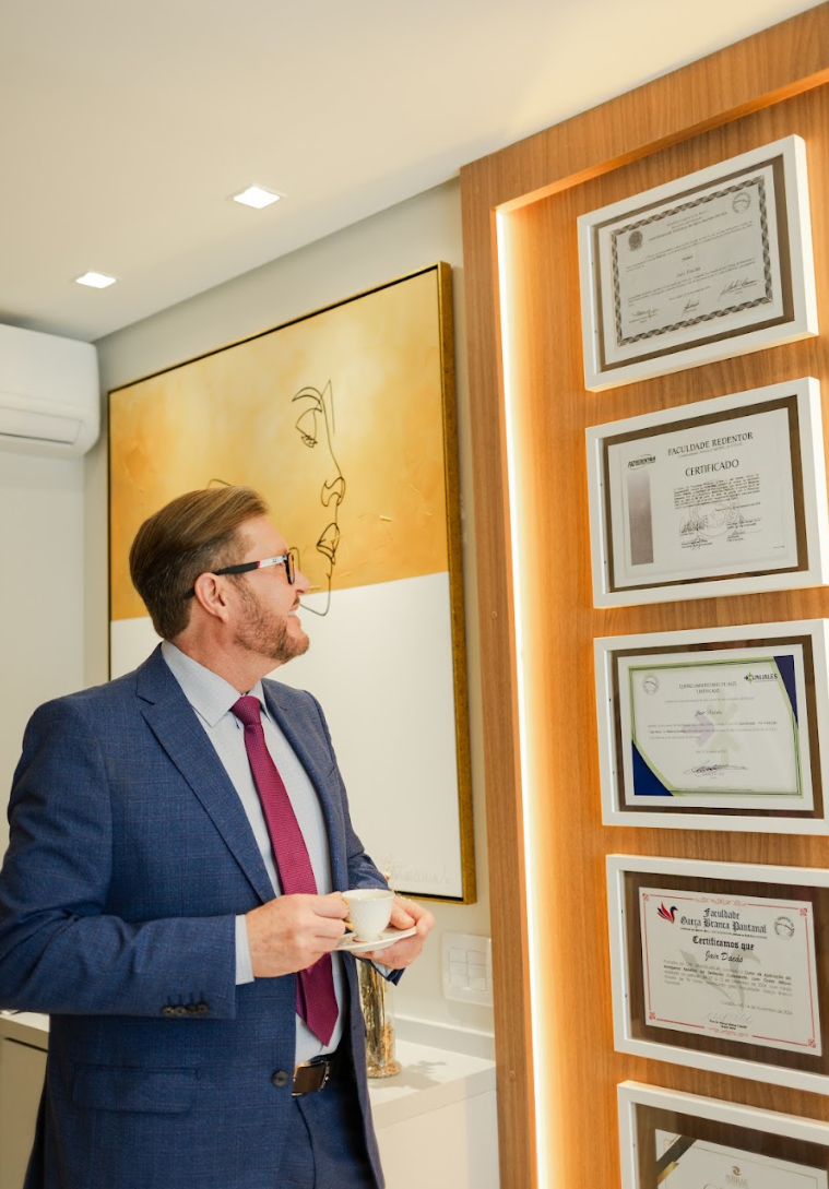 Dr. Jair Dacas — Qualificação Médica e Diplomas